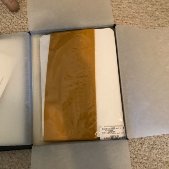 Gucci women $290  tights gold nwt, box size M - Picture 8 of 9